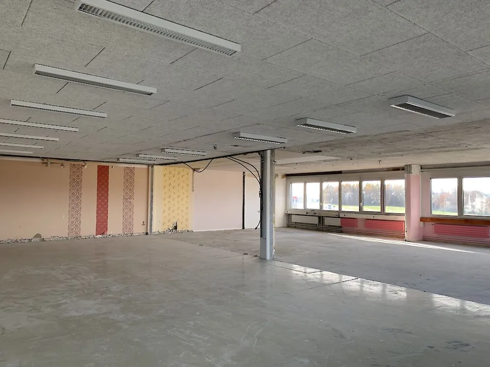 Geräumiges und helles Lokal an der Warpelstrasse in Düdingen – foto 8 di 13