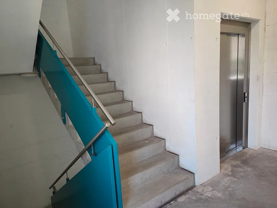 Costruzione commerciale moderna (anno di costruzione 2023) – spazi flessibili da 500 m² al 2° piano