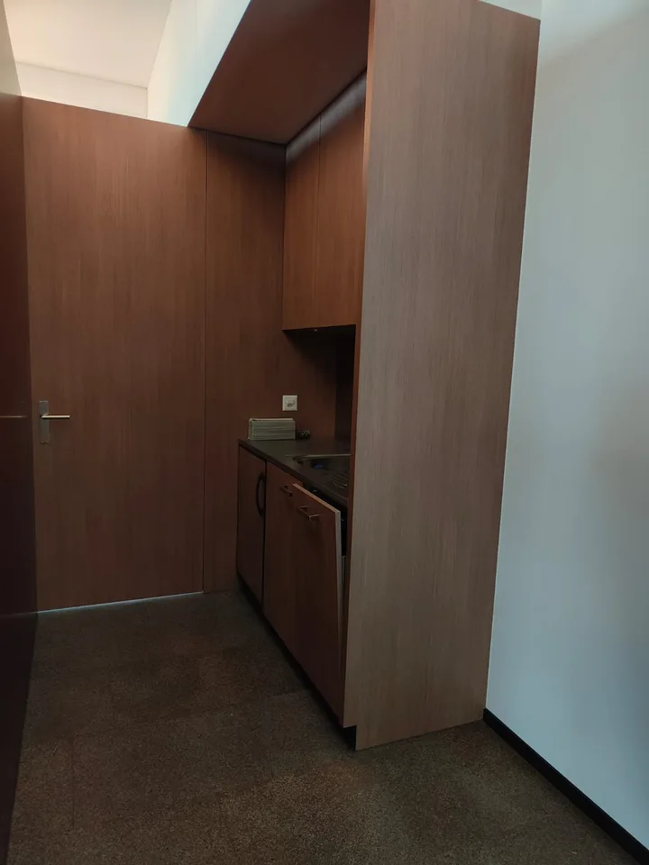 Bureau spacieux avec cuisine – photo 9 sur 13