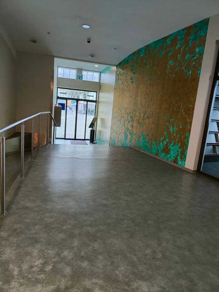 grossräumiges Büro mit Küche
