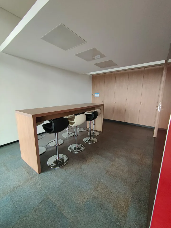 Bureau spacieux avec cuisine – photo 12 sur 13