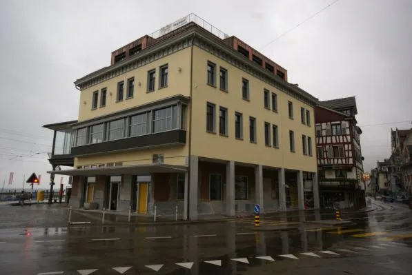 grossräumiges Büro mit Küche