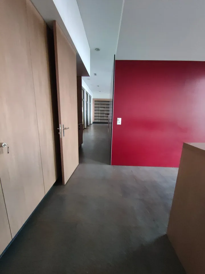 Bureau spacieux avec cuisine – photo 10 sur 13
