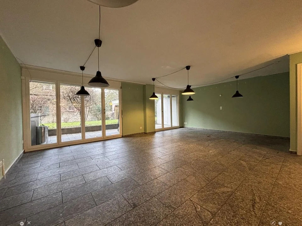 Locale commerciale su Neumarktstrasse 30 a Biel