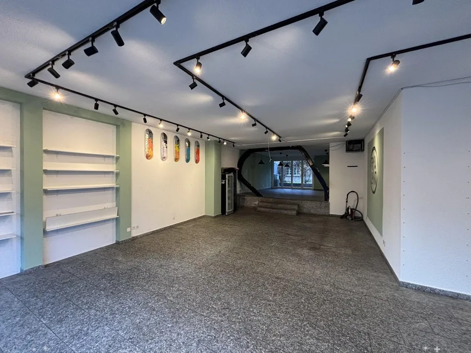 Locale commerciale su Neumarktstrasse 30 a Biel