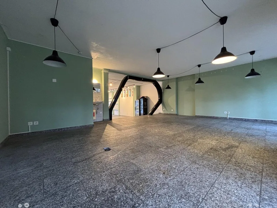 Locale commerciale su Neumarktstrasse 30 a Biel