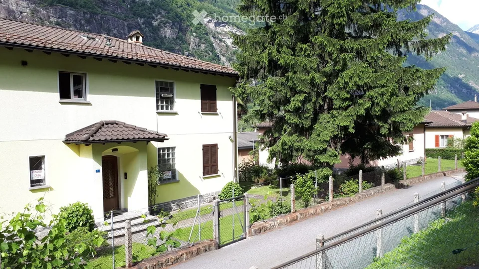 Zweifamilienhaus mit 2 Wohnungen + Keller (ca. 1000m3