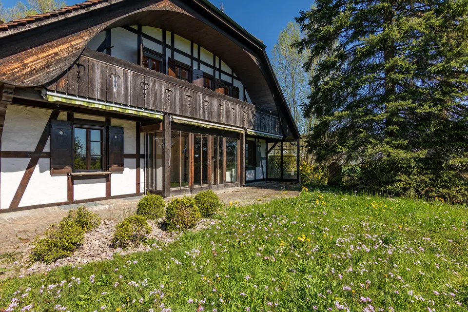 Charmantes 7.5-Zimmer-Einfamilienhaus mit Sauna und Garage in Brittnau