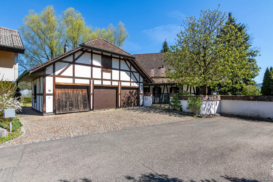 Charmantes 7.5-Zimmer-Einfamilienhaus mit Sauna und Garage in Brittnau