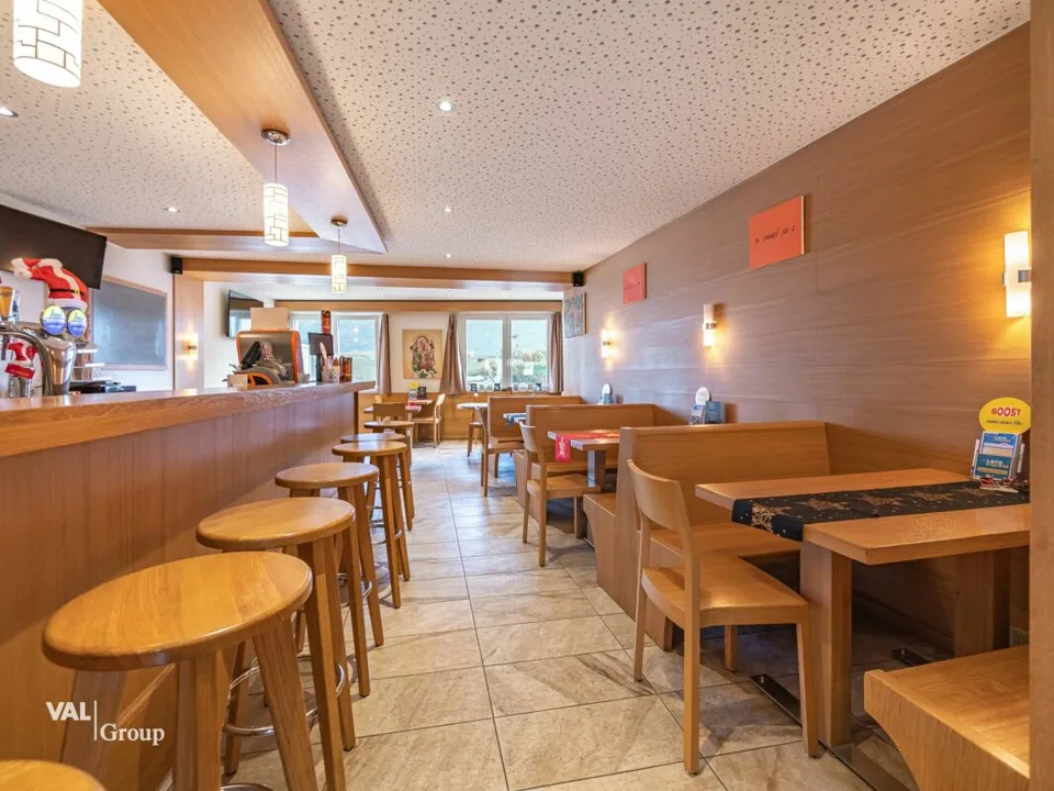 Charmantes und gemütliches Café-Bar-Restaurant in Borzuat