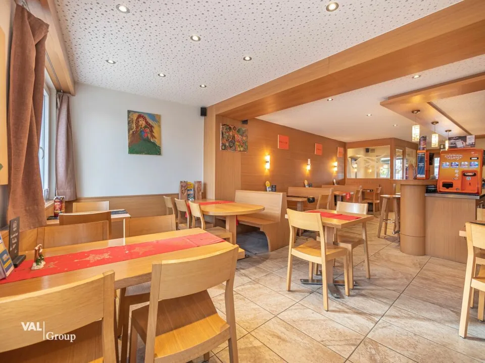 Charmantes und gemütliches Café-Bar-Restaurant in Borzuat