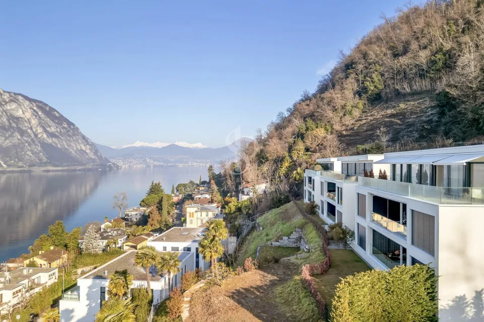 Attico con vista lago