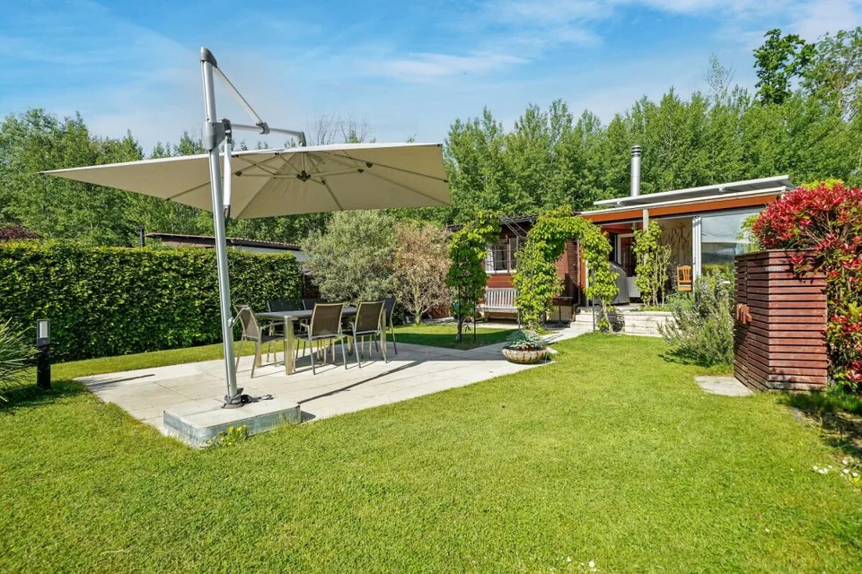Mobilhome curato con 549 m² di terra, un totale di 5 lotti con grande potenziale di sviluppo