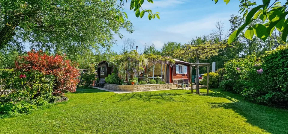 Gepflegtes Mobilhome mit 549 m² Land, insgesamt 5 Parzellen mit grossem Entwicklungspotenzial