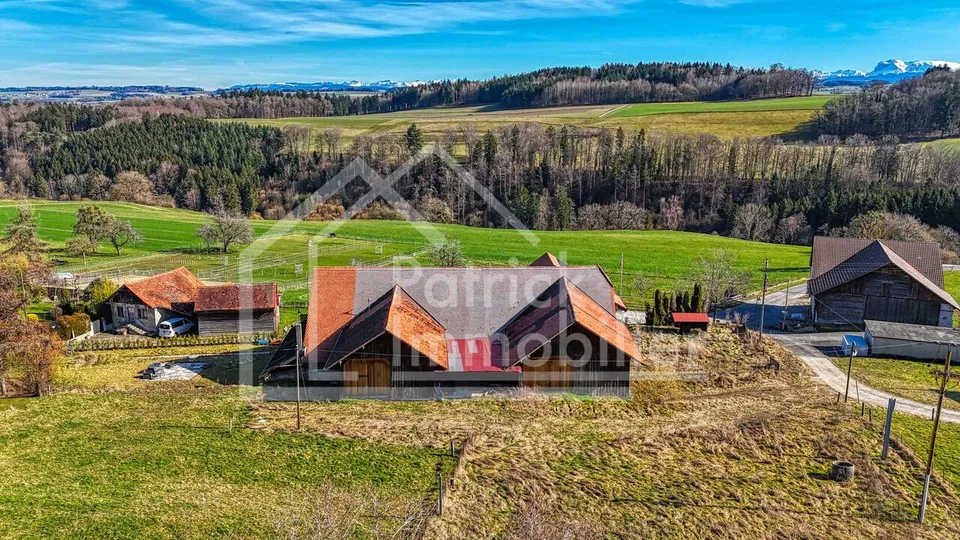 Ferme en zone village avec appartement rénové et potentiel