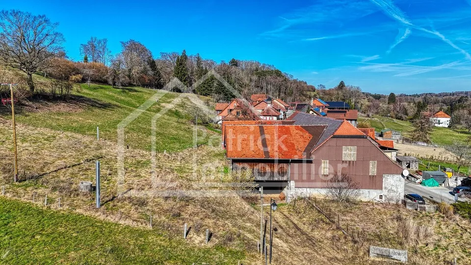 Ferme en zone village avec appartement rénové et potentiel
