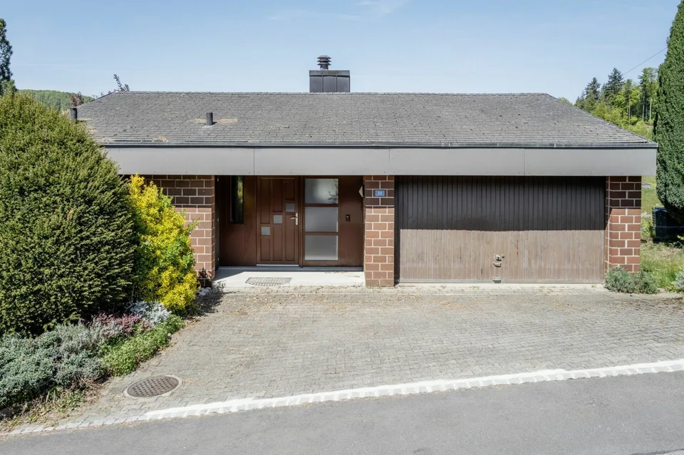 Casa unifamiliare con giardino e vista panoramica alla periferia del villaggio