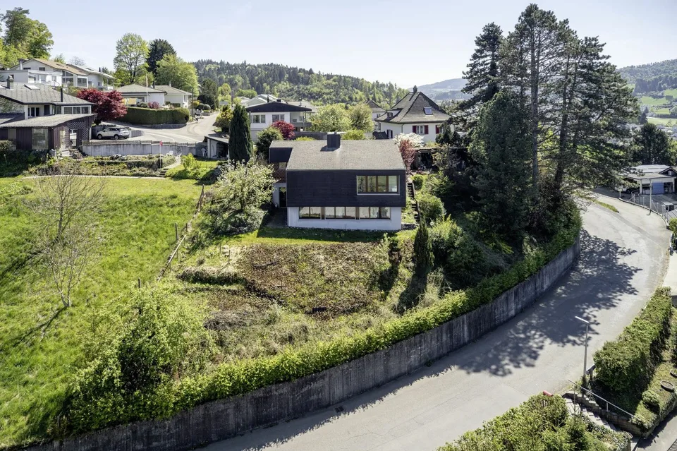 Einfamilienhaus mit Garten und Weitsicht am Dorfrand