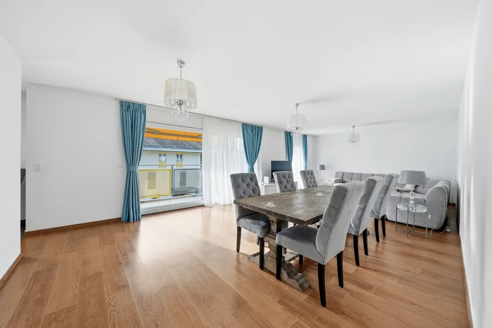 À DEUX PAS DES RIVES - SPACIEUX ATTIQUE AVEC BALCON ET VUE LAC – photo 7 sur 13