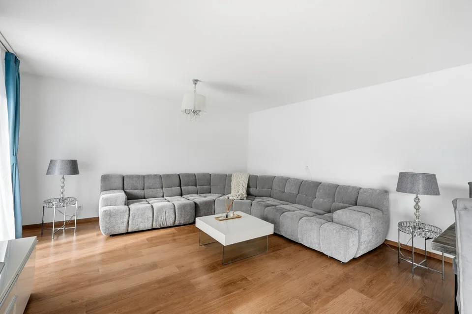 À DEUX PAS DES RIVES - SPACIEUX ATTIQUE AVEC BALCON ET VUE LAC – photo 6 sur 13