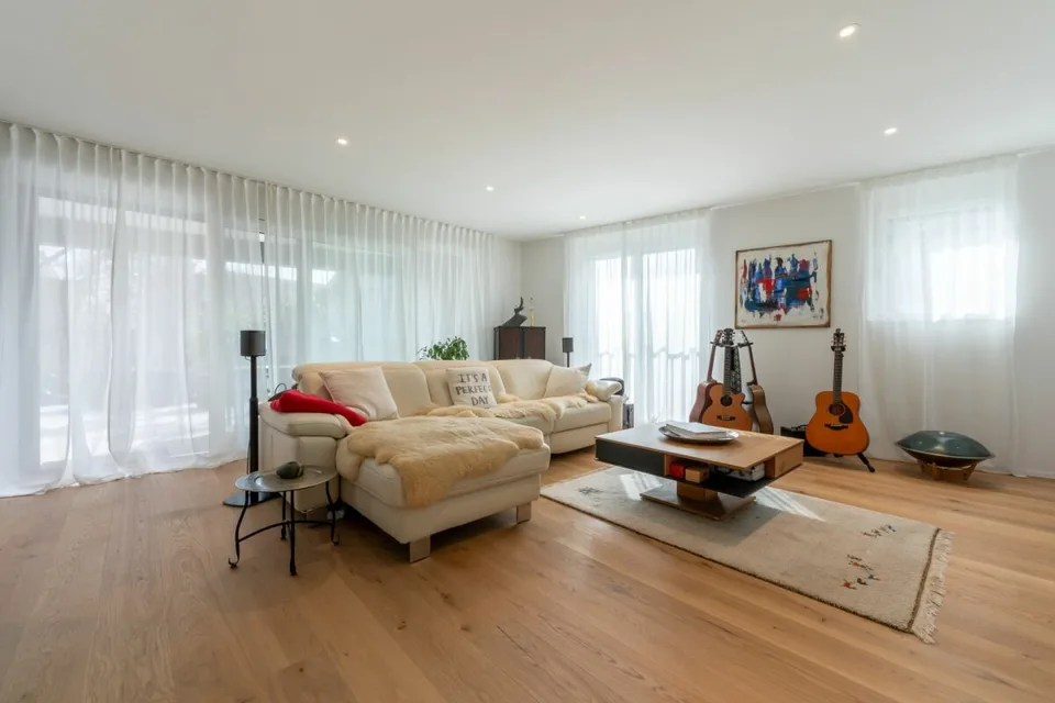 Wohn(T)raum - Exklusive 3½-Zimmer-Wohnung an bester Lage in Bünzen!