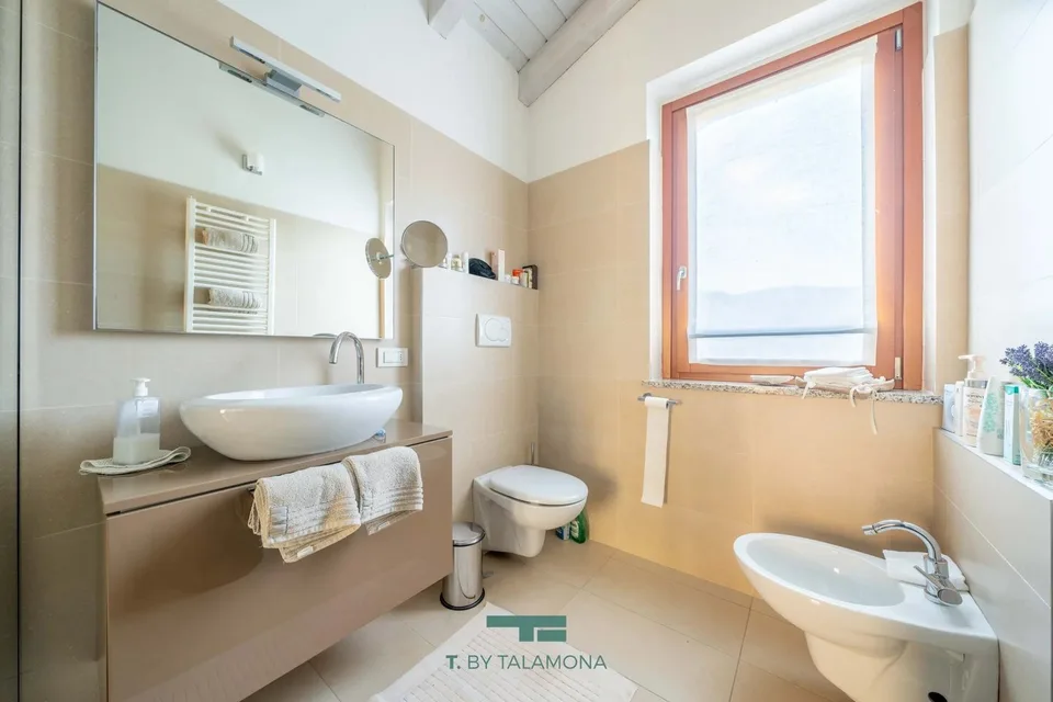 Casa a schiera in residenza con piscina – foto 7 di 13