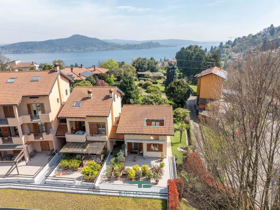 Casa a schiera in residenza con piscina – foto 8 di 13