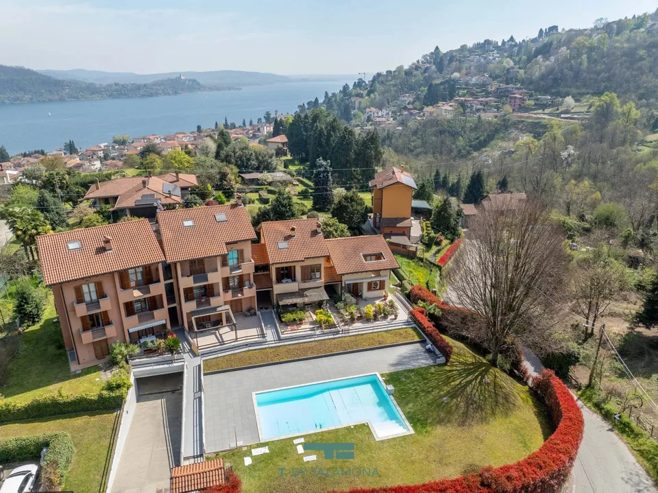 Casa a schiera in residenza con piscina – foto 9 di 13