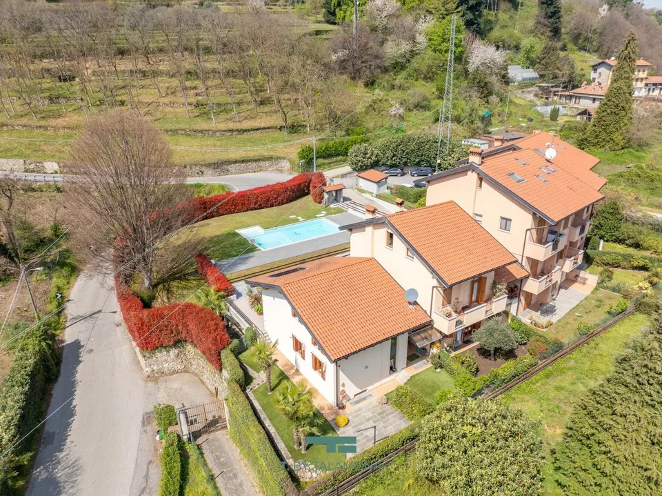Casa a schiera in residenza con piscina – foto 13 di 13