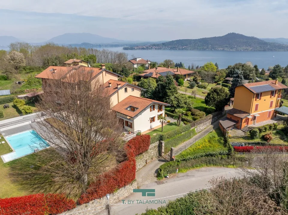 Casa a schiera in residenza con piscina – foto 11 di 13