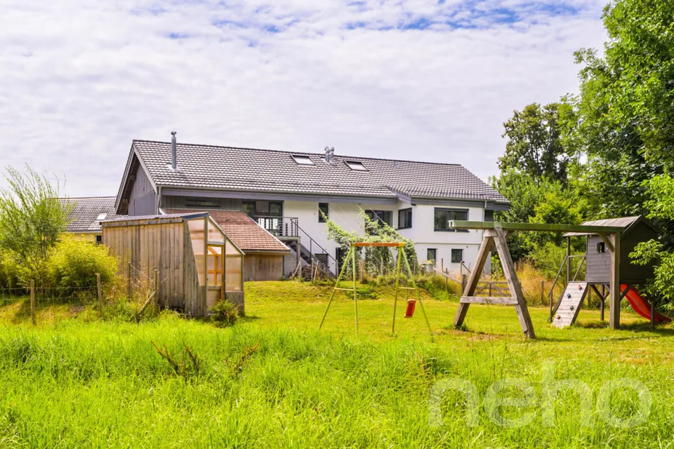 FERME RÉNOVÉE AVEC LOGEMENT INDÉPENDANT ET TERRAIN EN PERMACULTURE