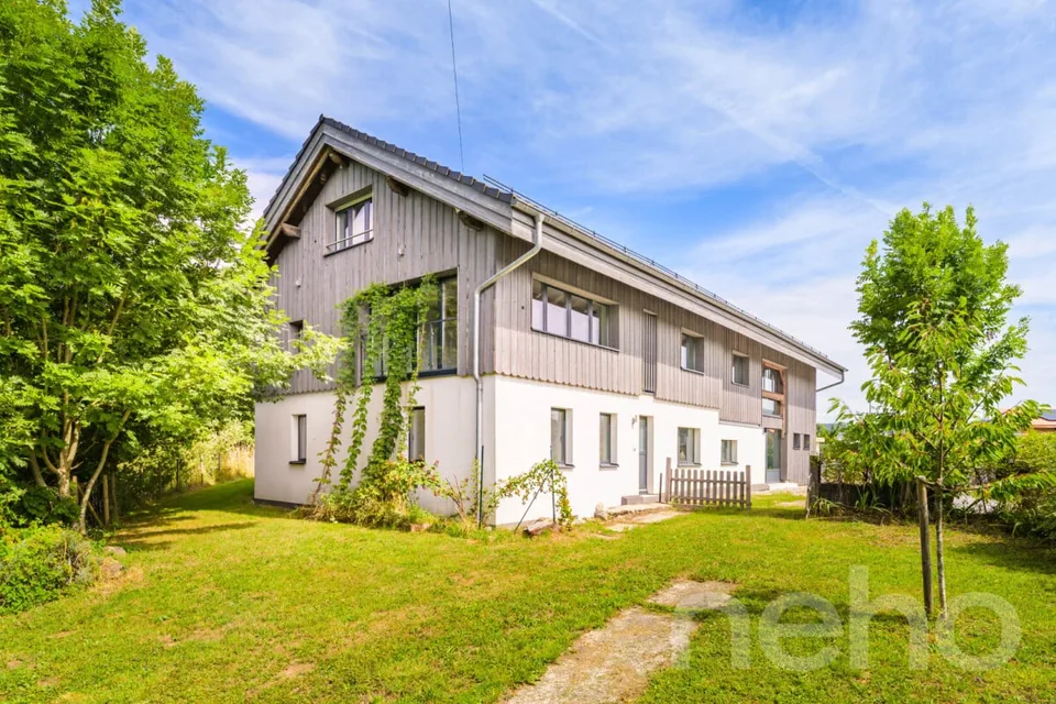 FERME RÉNOVÉE AVEC LOGEMENT INDÉPENDANT ET TERRAIN EN PERMACULTURE
