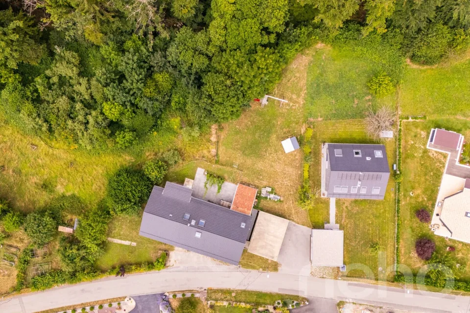 FERME RÉNOVÉE AVEC LOGEMENT INDÉPENDANT ET TERRAIN EN PERMACULTURE