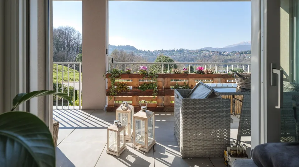 Appartement pratique de 2,5 pièces avec belle vue à Pazzallo