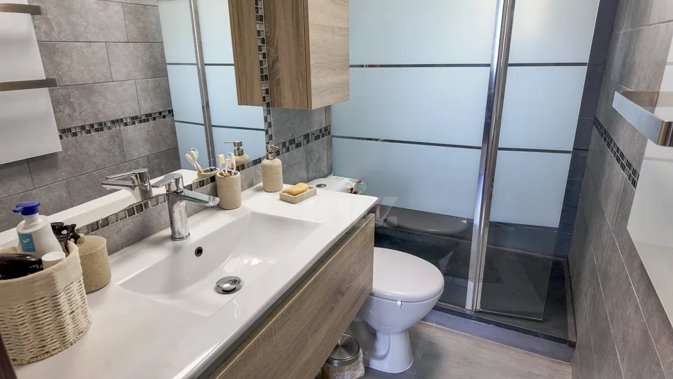 Schönes renoviertes Haus mit unabhängiger Wohnung – Foto 8 von 13