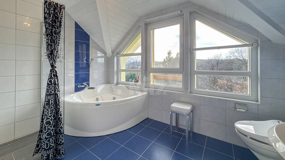 Belle villa individuelle avec pavillon et jardin – photo 8 sur 13