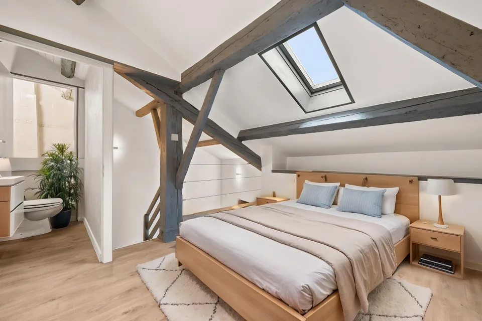 CHARMING DUPLEX ENTIRELY RENOVATED