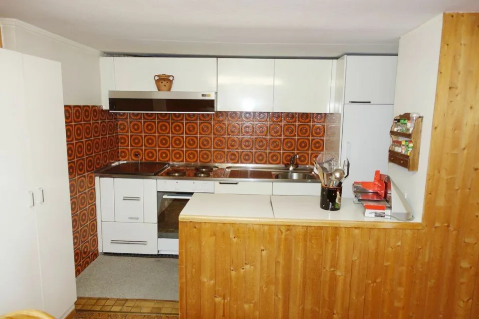 Mezza casa con ampio contesto a Schluein