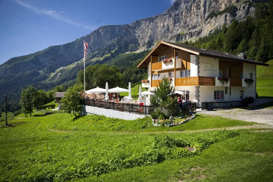 Idyllisches Restaurant mit zwei Wohnungen bei Leukerbad