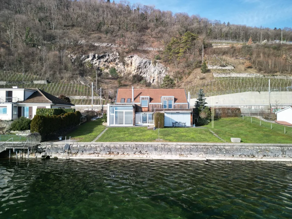 Situation privilégiée ! Belle villa avec accès direct au lac