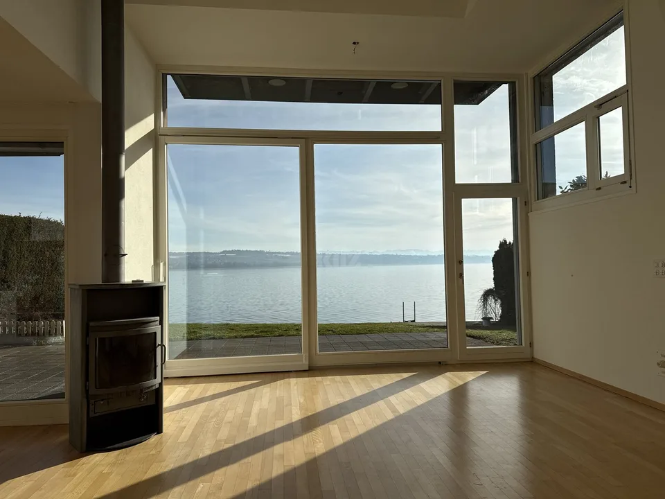 Situation privilégiée ! Belle villa avec accès direct au lac