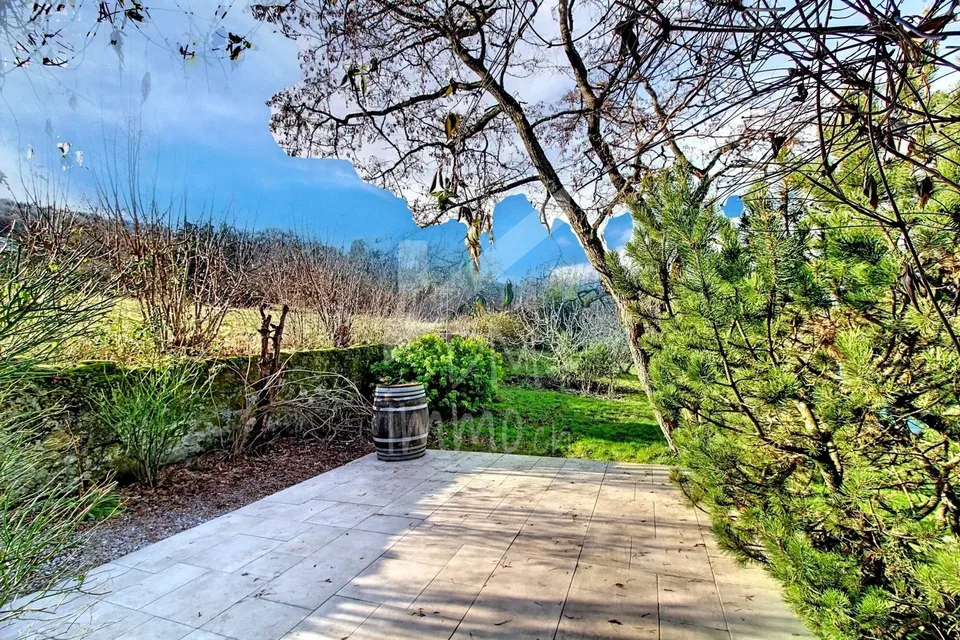 Casa familiare spaziosa e luminosa, grande giardino alberato