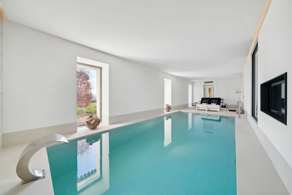 Luxus pur und Diskretion: renoviertes Landhaus mit Innen-Spa