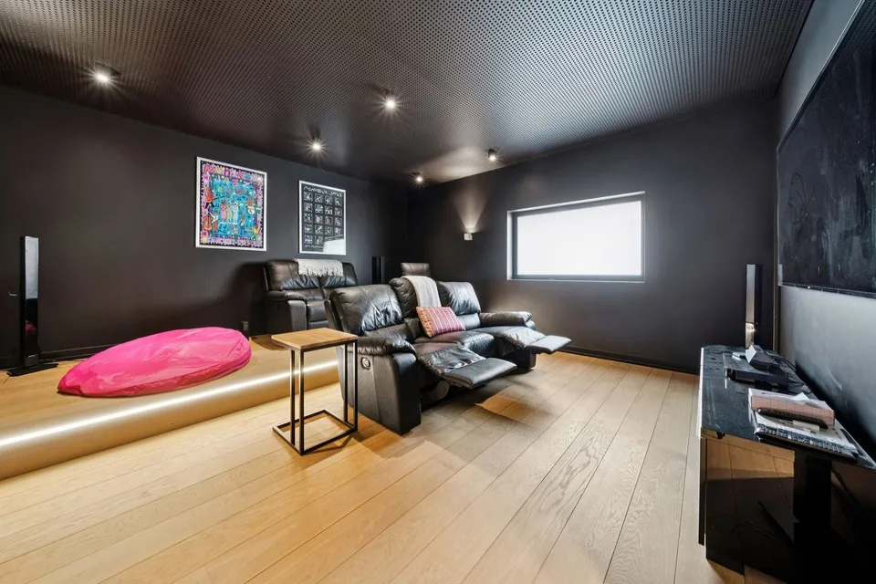 Luxe absolu et discrétion : ferme rénovée avec spa intérieur – photo 9 sur 13