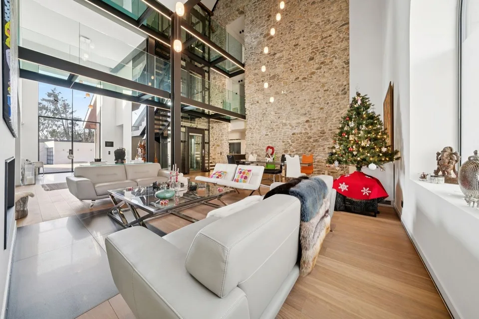 Luxus pur und Diskretion: renoviertes Landhaus mit Innen-Spa