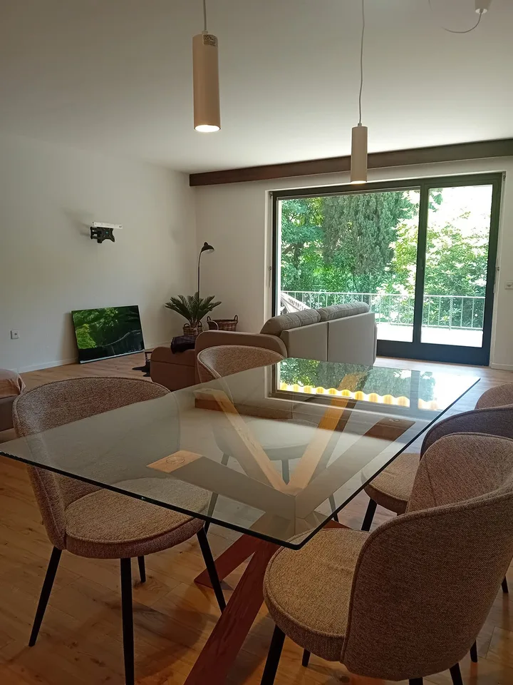 Monolocale ristrutturato con balcone ad Ascona