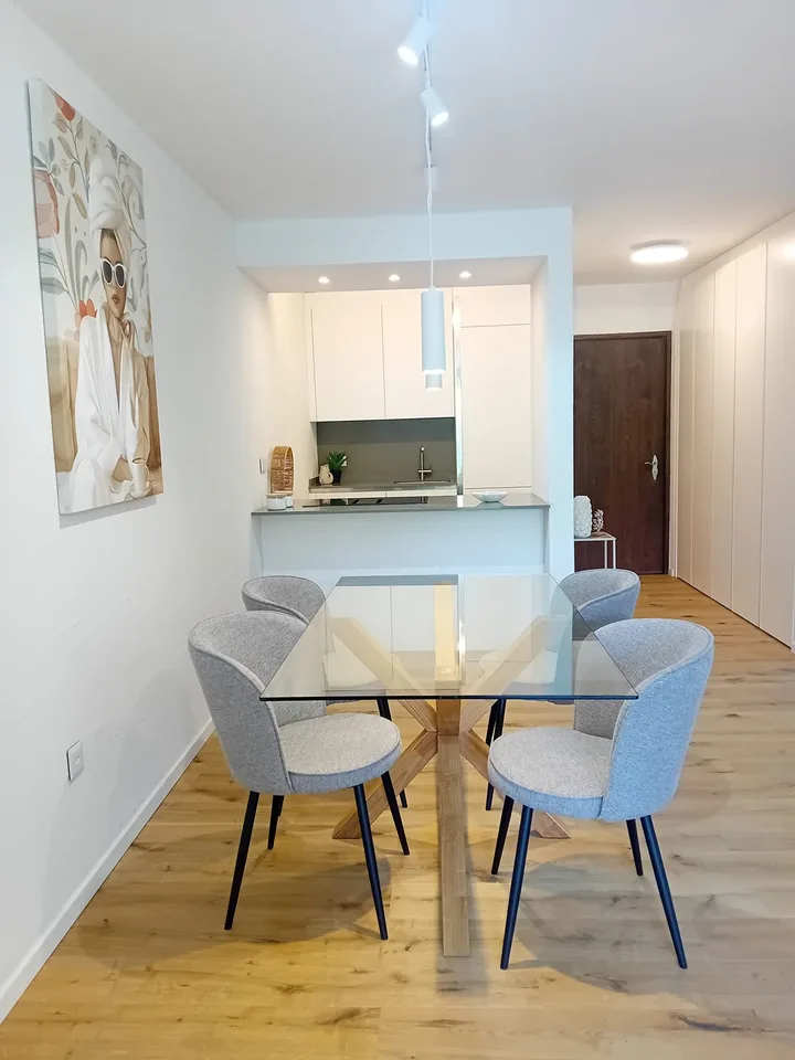 Monolocale ristrutturato con balcone ad Ascona