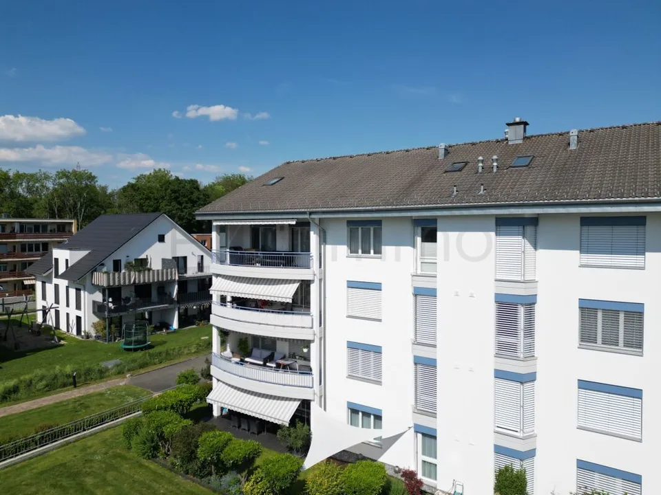 Merveille d'espace à Leuggern – Appartement-maisonnette en attique avec plus de 170 m² d'espace de vie
