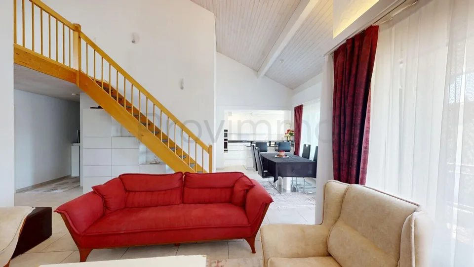 Merveille d'espace à Leuggern – Appartement-maisonnette en attique avec plus de 170 m² d'espace de vie