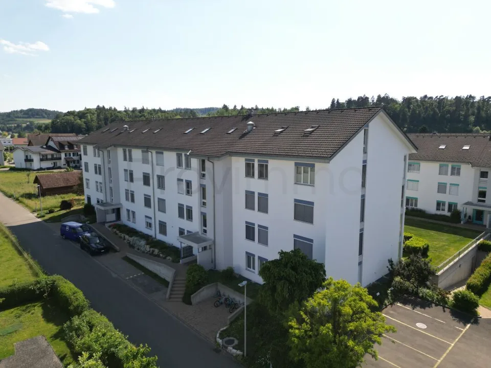 Merveille d'espace à Leuggern – Appartement-maisonnette en attique avec plus de 170 m² d'espace de vie